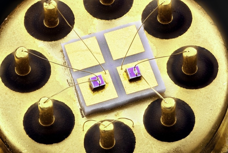 Wire bonding detail on a semiconductor package